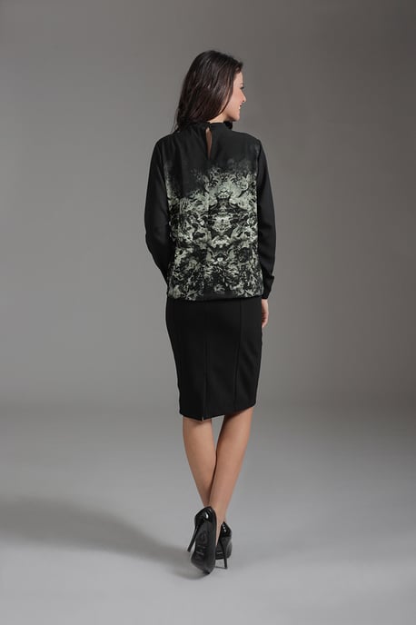 A Figure Flattering Polished Stretch Pencil Skirt