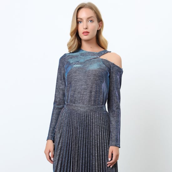 Asymmetrical shimmering top with on off-shoulder