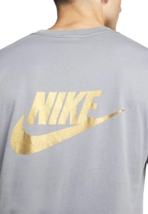 Nike Sportswear Standaard Issue T-Shirt in Poolgrijs - Image 4