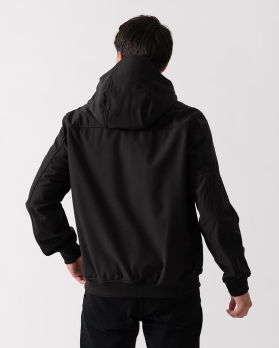 Lyle & Scott gitzwart softshelljack met logo en capuchon - Image 4