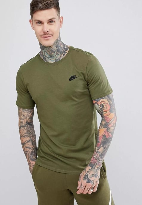 Nike Sportswear Club T-shirt voor heren in olijfgroen - Image 1