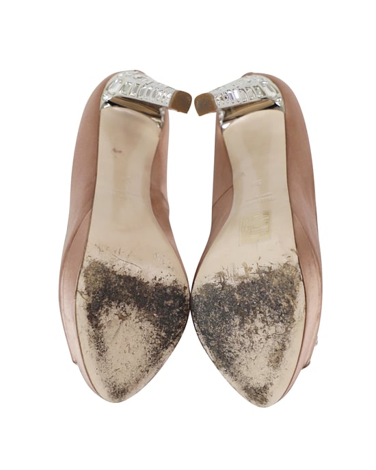 Miu Miu Kristal Versierde Peep Toe Platform Pumps in Nude Satijn - Image 5