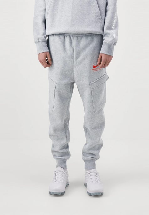 Nike Heren Atletisch Fleece Cargo Trainingspak in Grijs - Image 5