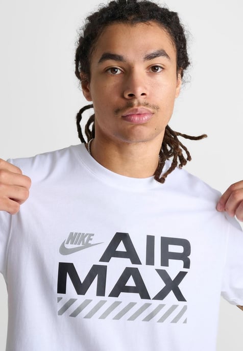 Nike Air Max Graphic T-shirt voor heren in wit - Image 3