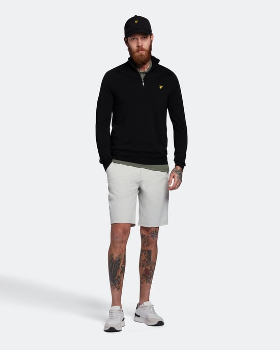 Lyle & Scott Golf Merino 1/4 Zip Jumper in Zwart - Image 4