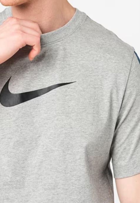 Nike Sportswear Repeat T-shirt Club in grijs - Image 4