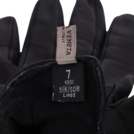 Bottega Veneta Intrecciato Gloves in Black Leather - Image 4