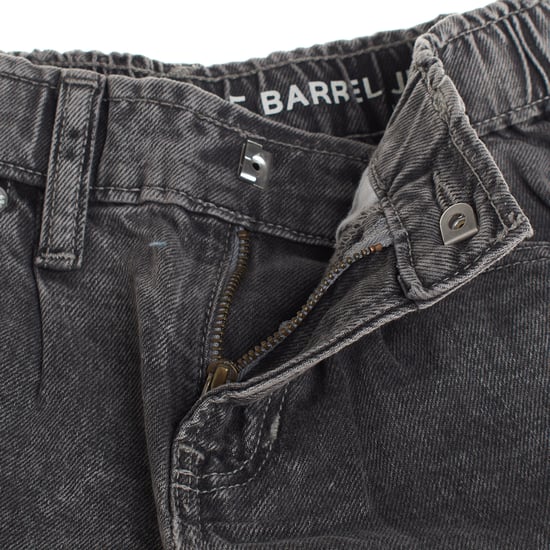 Hochsitzende Barrel-Jeans 725860 Mädchen - Image 2