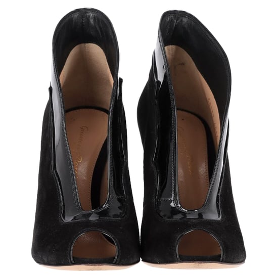 Gianvito Rossi Vamp Peep-Toe Enkellaarsjes in Zwarte Suède en Leer - Image 2