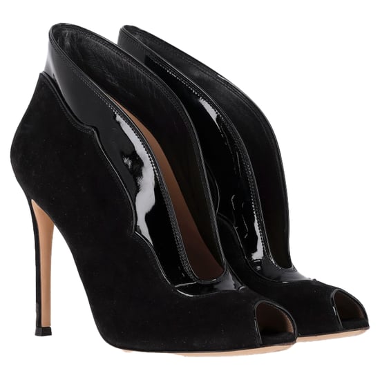 Gianvito Rossi Vamp Peep-Toe Enkellaarsjes in Zwarte Suède en Leer - Image 4