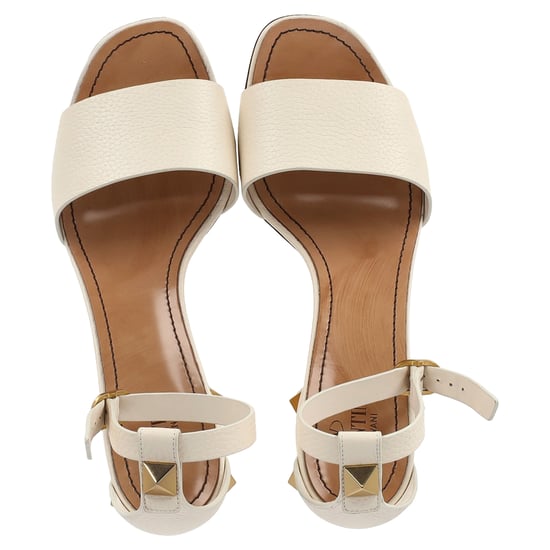 Valentino Roman Stud Blokhak Sandalen in Crème Leer - Image 3