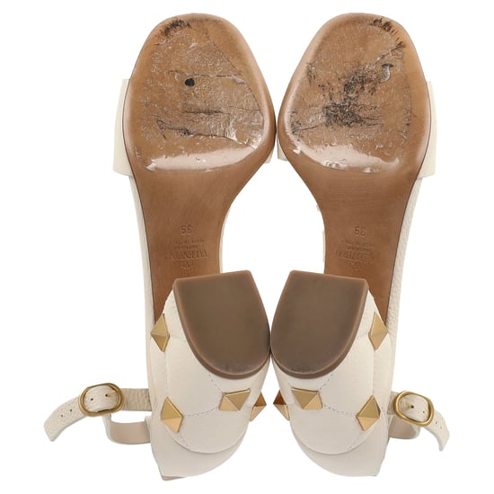 Valentino Roman Stud Blokhak Sandalen in Crème Leer - Image 6