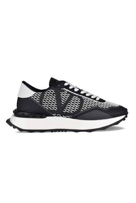 Valentino Garavani Netrunner Sneakers Zwart - Image 1