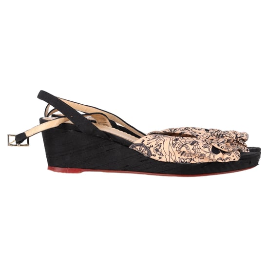 Charlotte Olympia Geprinte Boog Wedge Sandalen in Perzik Satijn - Image 1