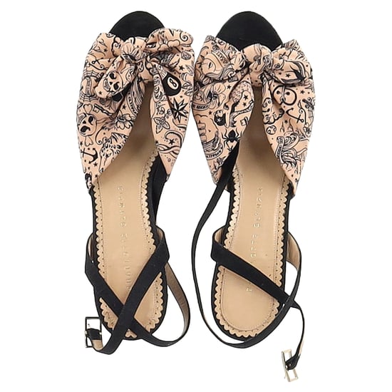 Charlotte Olympia Geprinte Boog Wedge Sandalen in Perzik Satijn - Image 3