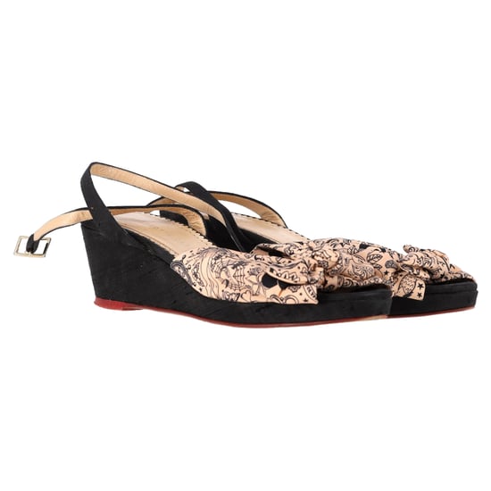Charlotte Olympia Geprinte Boog Wedge Sandalen in Perzik Satijn - Image 4
