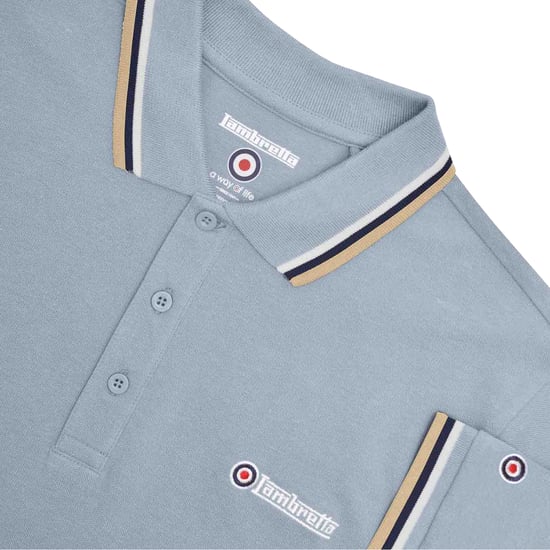Lambretta Heren SS25 Triple Tipped Groot & Lang Poloshirt (Dusky blauw/wit/navy/crème) - Image 3
