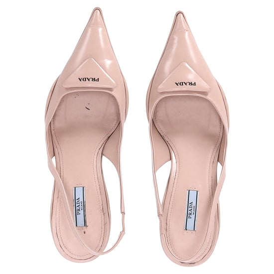 Prada Spazzolato Driehoekslogo Pointed Toe 45mm Slingback Pumps in Beige Leer - Image 5