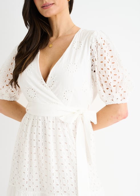 Witte Wrap Broderie Katoenen Midi Jurk met Riem - Image 2