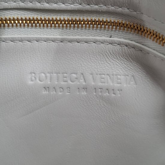 Bottega Veneta Gevoerde Cassette Schoudertas in Witte Lederen uitvoering - Image 6