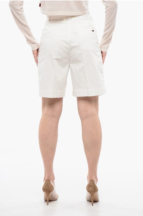 Dubbel geplooide stretch shorts in wit - Image 2