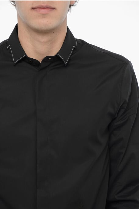 Slim Fit CUT OUT BOLT overhemd met verborgen knoopsluiting in zwart - Image 3