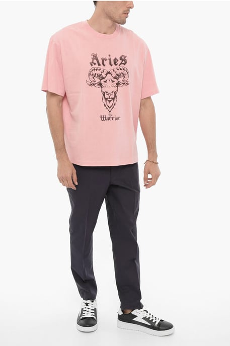 Bedrukt ARIES THE WARRIOR T-shirt met ronde hals in roze - Image 4
