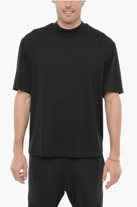Slim Fit T-shirt met ronde hals en studs in zwart - Image 1