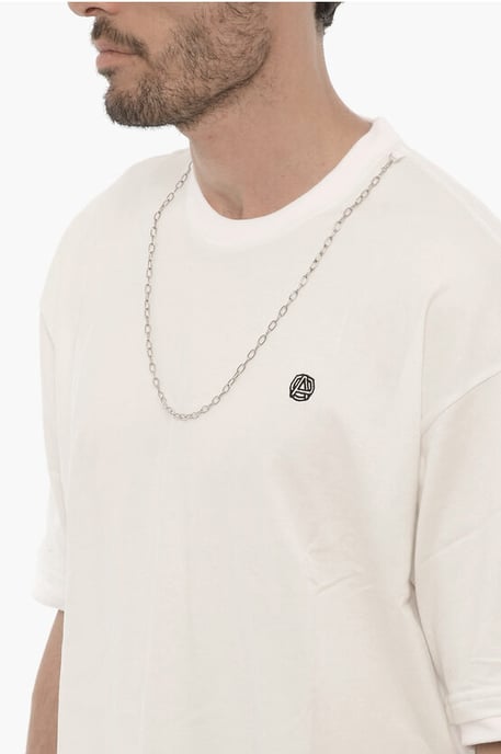 T-shirt met ronde hals, afneembare ketting en logoborduursel in het wit - Image 3