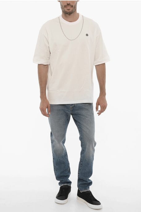 T-shirt met ronde hals, afneembare ketting en logoborduursel in het wit - Image 4
