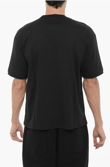 Effen T-shirt met ronde hals en zilverkleurige ketting in zwart - Image 2