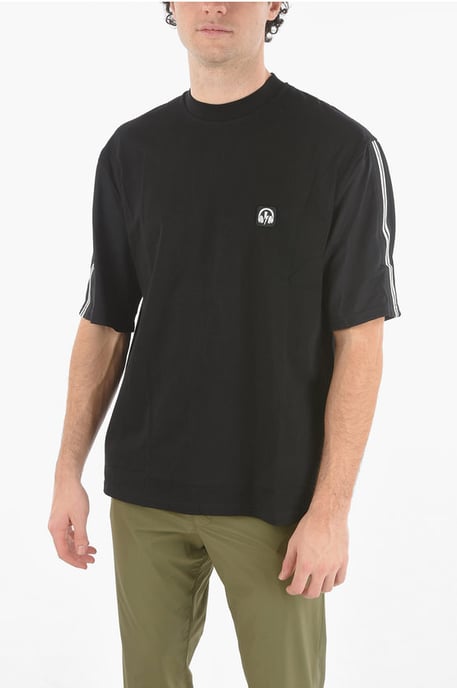 Contrasterende band MUSIC BOLT VARSITY T-shirt in zwart - Image 1