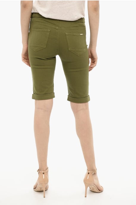 Shorts met omslag en gouden sluiting in groen - Image 2