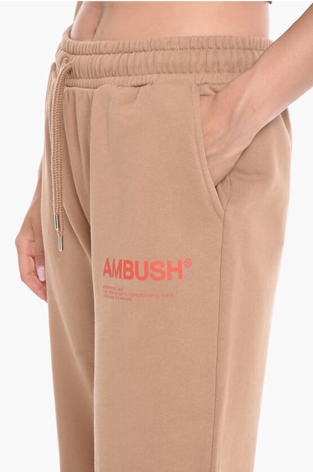 Wijde WORKSHOP-joggingbroek met logoprint in beige - Image 3