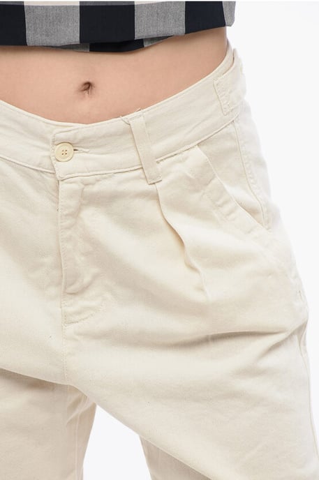 Enkelvoudig geplooide Mom Fit Denim met riemlussen 14 cm in wit - Image 3