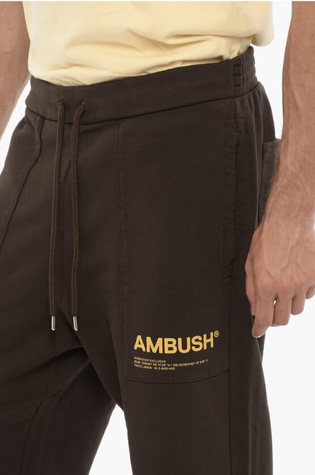 Joggingbroek van geborsteld katoen met contrasterend logo in bruin - Image 3