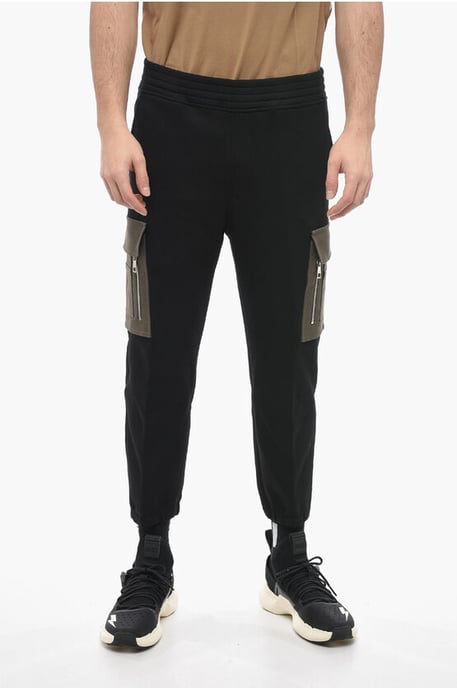 Geborstelde katoenen cargo-joggingbroek met contrasterende zakken in zwart - Image 1