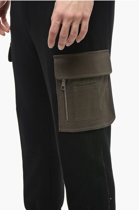 Geborstelde katoenen cargo-joggingbroek met contrasterende zakken in zwart - Image 3
