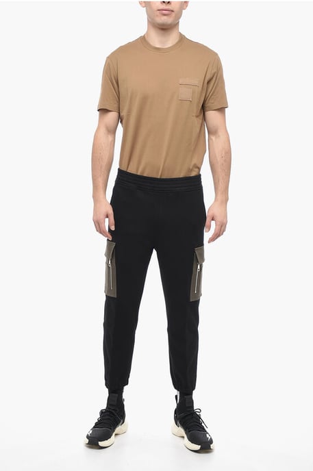Geborstelde katoenen cargo-joggingbroek met contrasterende zakken in zwart - Image 4