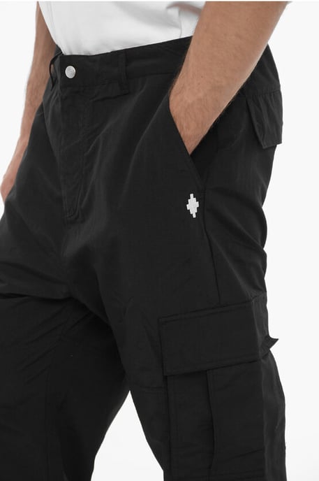Nylon cargobroek met geborduurd logo in zwart - Image 3