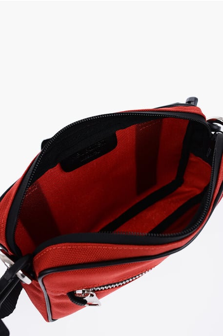 Nylon heuptasje met reliëflogopatch in rood - Image 4