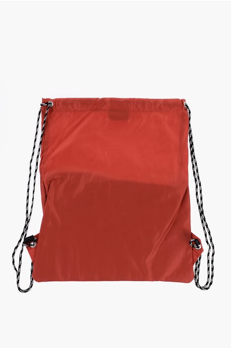 Effen nylon rugzak met trekkoord en monogram in rood - Image 3