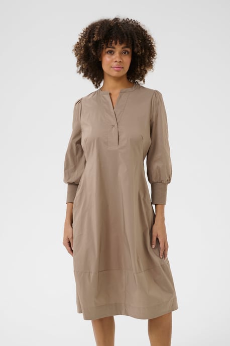 Jurk Feminine beige - Image 3