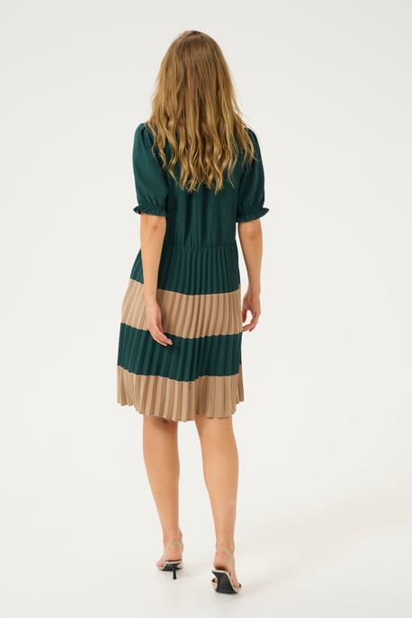 Jurk Feminine green - Image 2