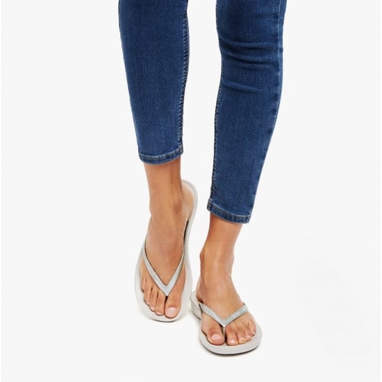 Fitflop Iqushion Dames Ergonomische Teenpost Sleehak Slippers Zilver - Image 2