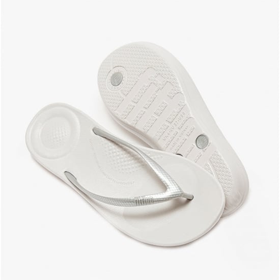 Fitflop Iqushion Dames Ergonomische Teenpost Sleehak Slippers Zilver - Image 3