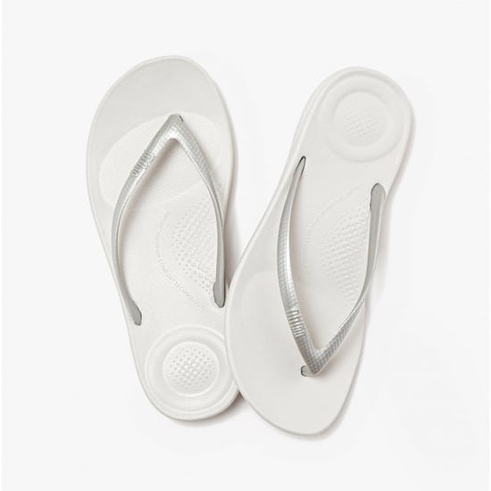 Fitflop Iqushion Dames Ergonomische Teenpost Sleehak Slippers Zilver - Image 4