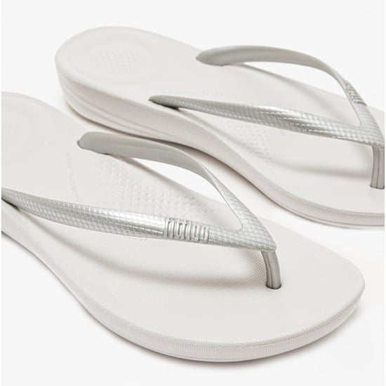 Fitflop Iqushion Dames Ergonomische Teenpost Sleehak Slippers Zilver - Image 6