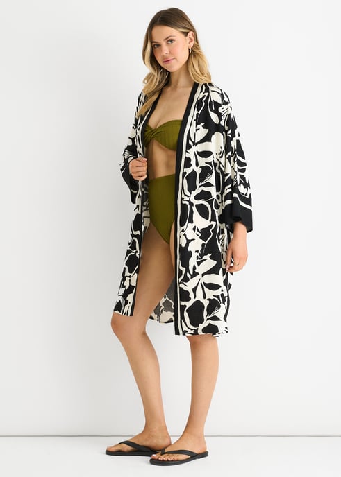 Zwarte zomerkimono met opdruk op het strand - Image 3