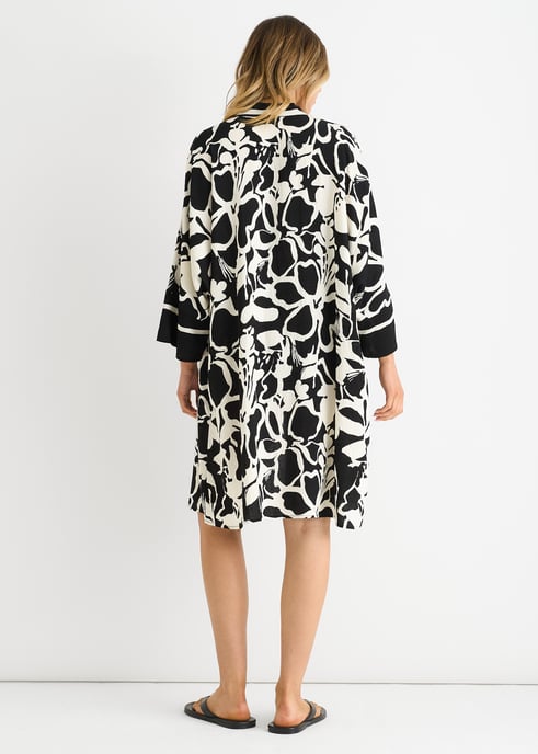 Zwarte zomerkimono met opdruk op het strand - Image 4